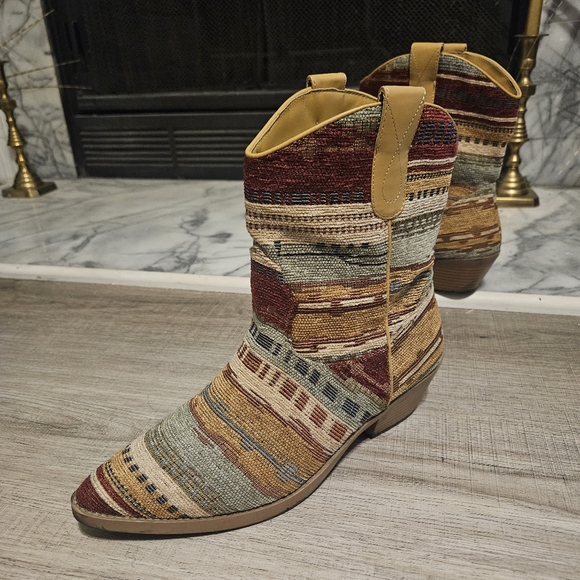 Cowboy boots! 🐎 - Picture 7 of 9